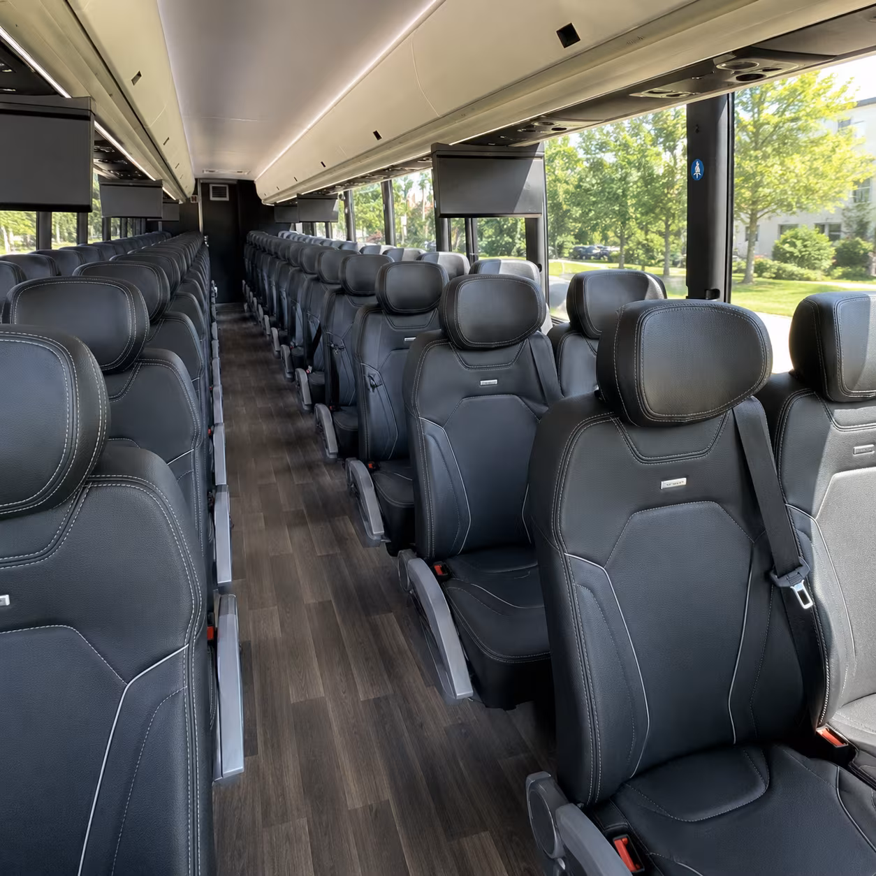 charter buses to hollywood casino amphitheatre shows and summer festivals