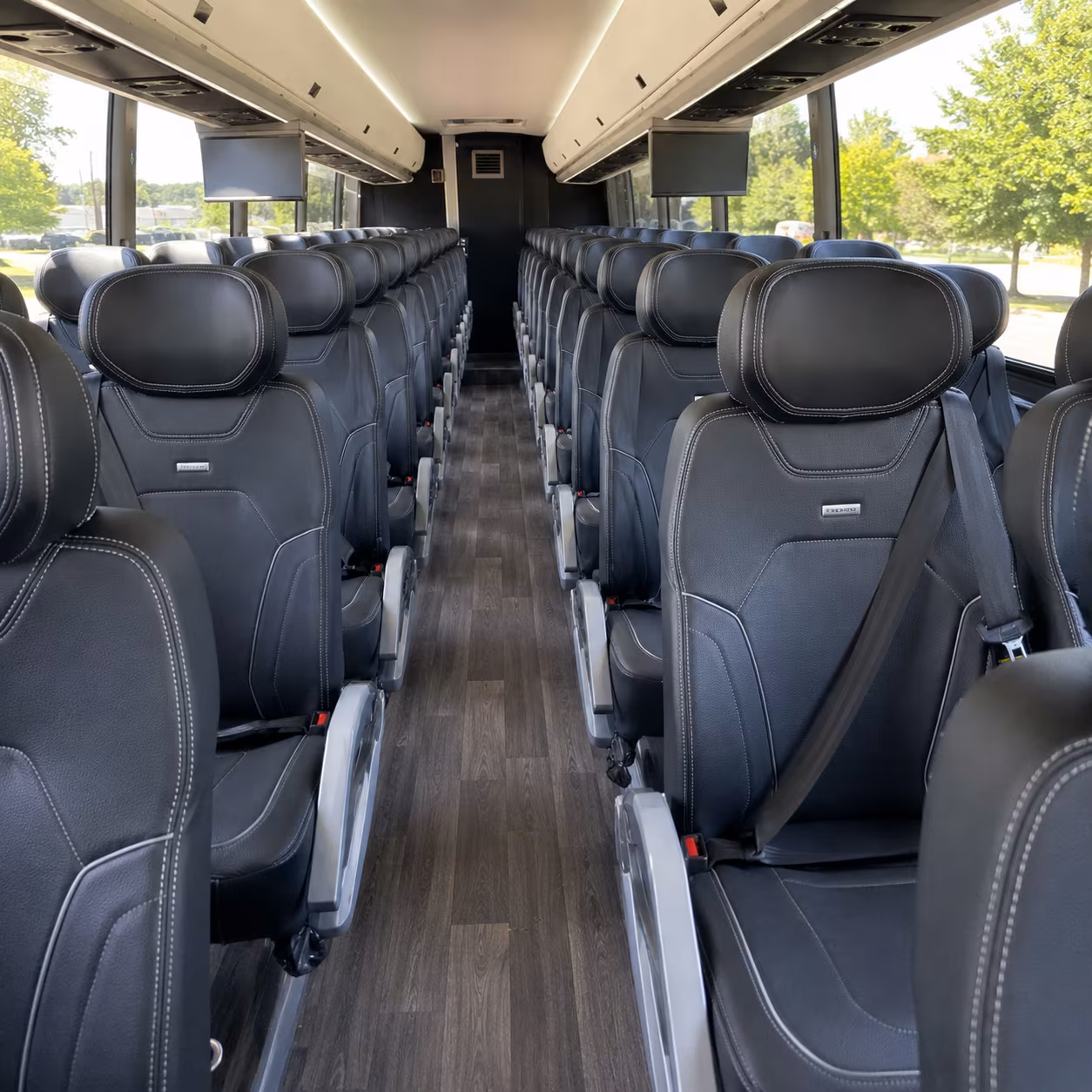 long distance charter bus service from st louis to chicago and the midwest