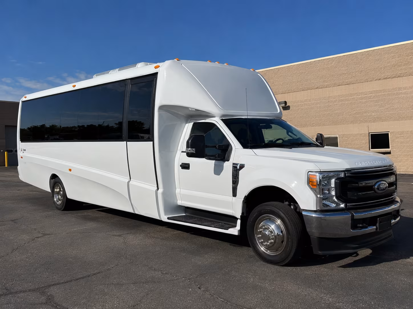 zoo field trip buses for students visiting the saint louis zoo